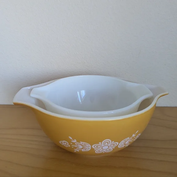Set Of 2 Vintage Pyrex Cinderella Butterfly Gold And White Bowls #442 #441 - Picture 2 of 16